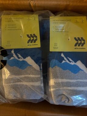 4 Pairs all in motion Boys Heavyweight Crew Socks size Large (shoe 3-7) NWT!